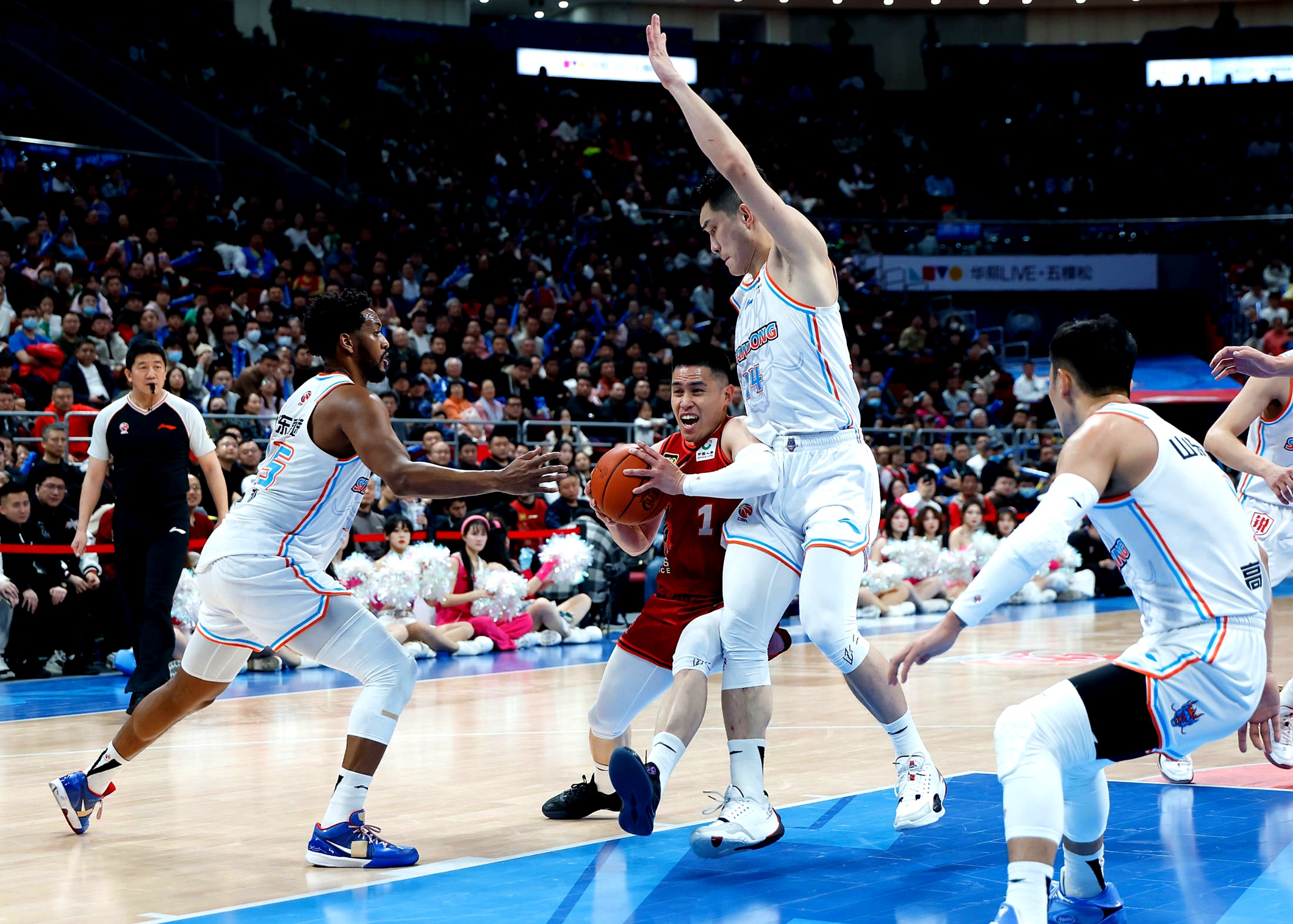 华体会app-包含今晚NBA总决赛传出新动向，山东男篮刷新队史纪录，管理层表态：气氛紧张，团队化学反应显著的词条